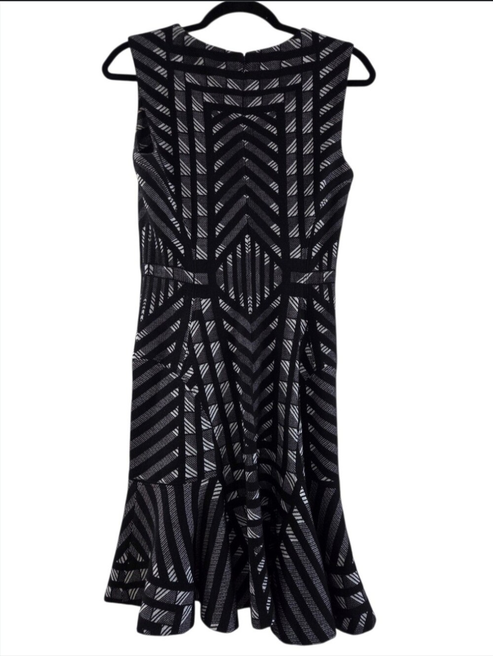 Diane von Furstenberg Black White Geometric Knit Dress Size 4 - Picture 9 of 11